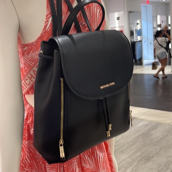 Michael Kors Backpack Bag Phoebe Medium Flap Drawstring Backpack Black 
NWT - Picture 13 of 16